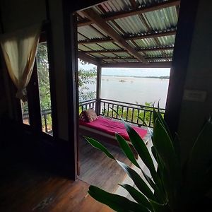 Pomelo Restaurant And Guesthouse'S Fishermen Bungalow & A Tammarine Bungalow River Front Bankhon Exterior photo