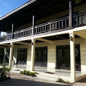 Mr Tho'S Bungalow Muangkhong Exterior photo